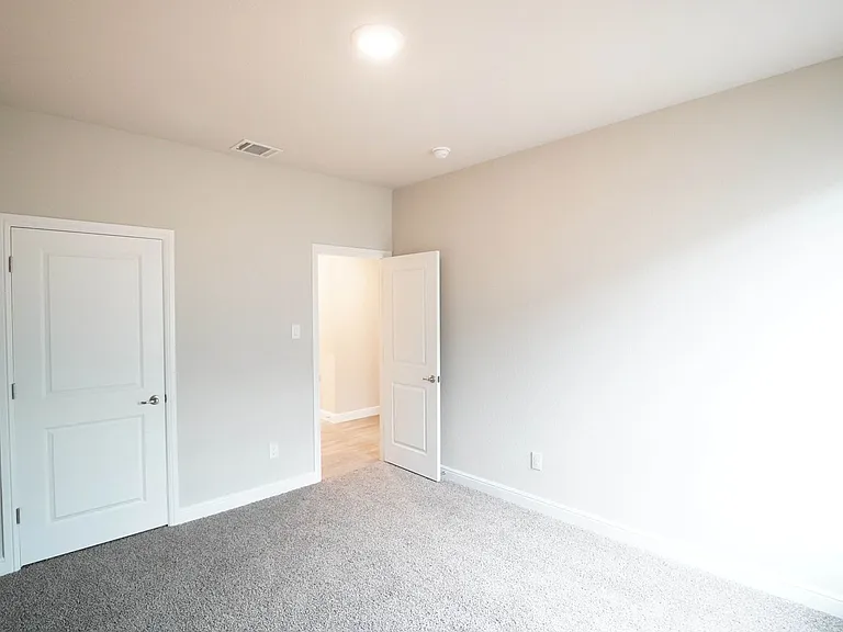 2401 Goodnight Ranch Dr — Photo 10