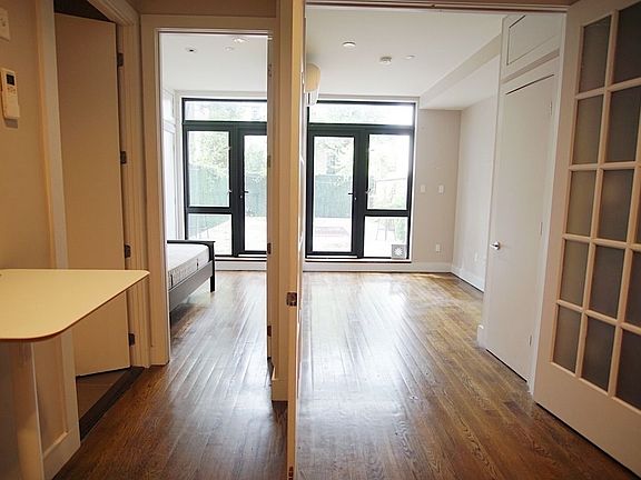 5th image of 123 Woodbine St #1B