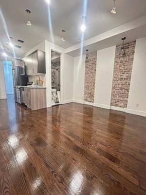 2nd image of 306 Linden St #5