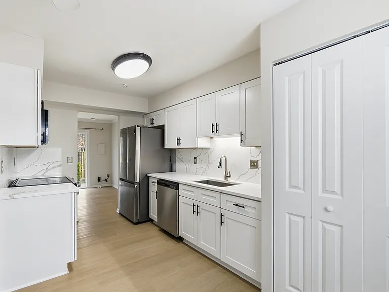 14810 Millicent Ct — Photo 12