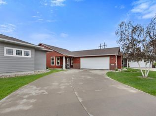 3205 S Manifold Ave, Sioux Falls, SD 57110