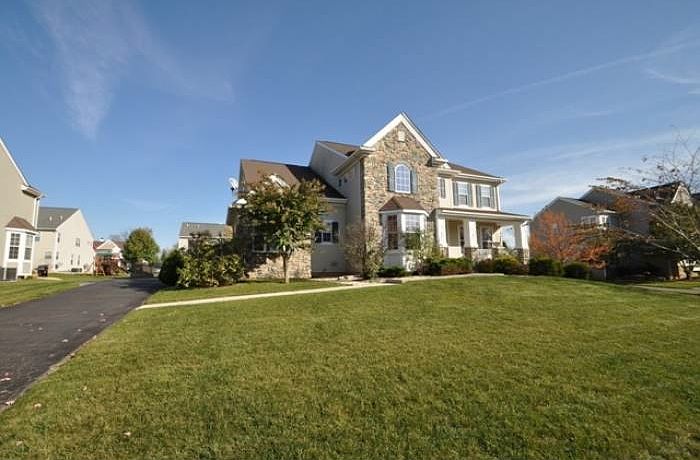 1st image of 851 Ramblewood Dr
