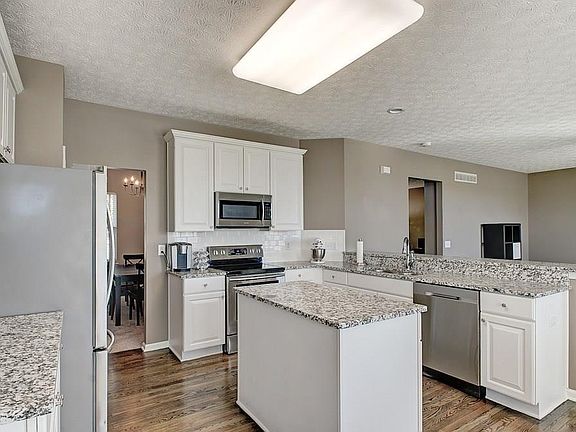 2nd image of 14294 Autumn Woods Dr