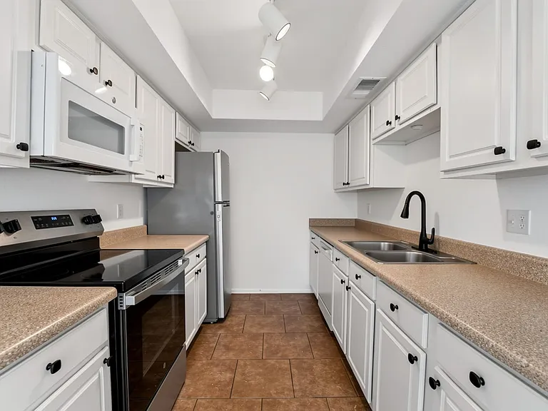 1336 N 85th Pl — Photo 7