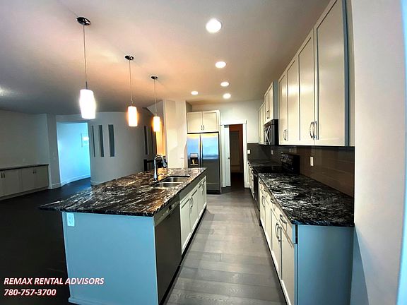 3rd image of 3167 Winspear Cres SW