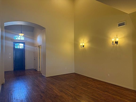 4th image of 4605 N Narcissus Ave