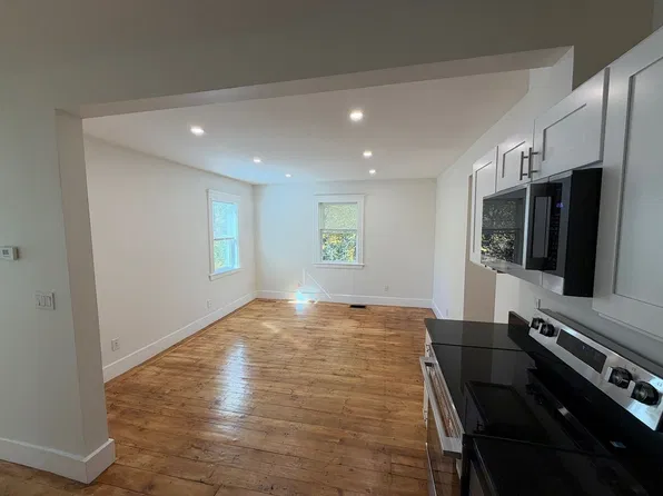 16 Merrill Rd APT 2, Sutton, MA 01590