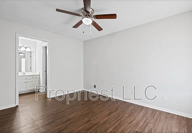807 Barrington Woods Cv — Photo 7