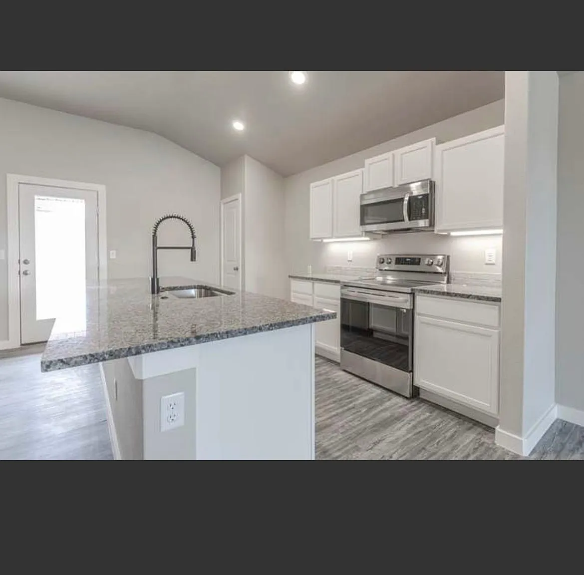 2910 Yellowstone Ct — Photo 4