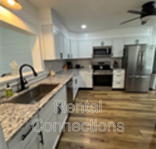 1104 W Chestnut St — Photo 7