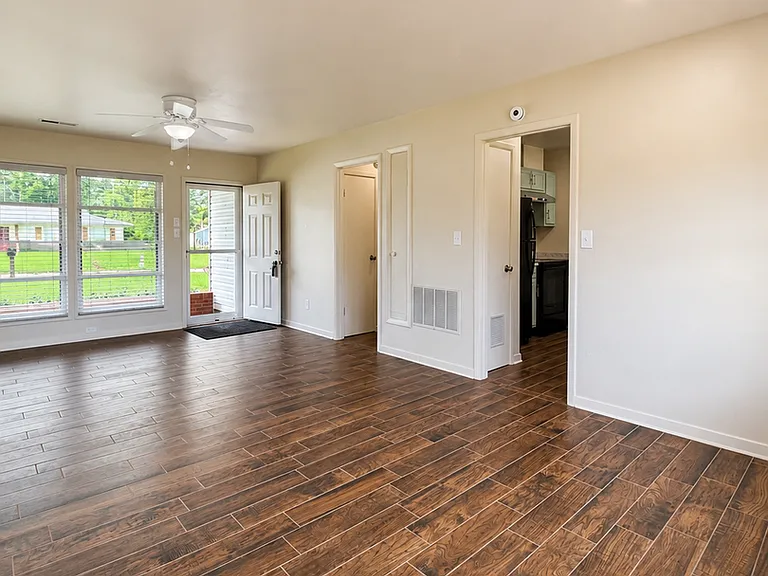 113 Whitney Ave NE — Photo 5