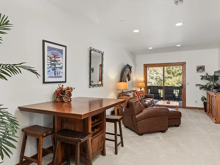2nd Level - Secondary Living Room with SmartTV