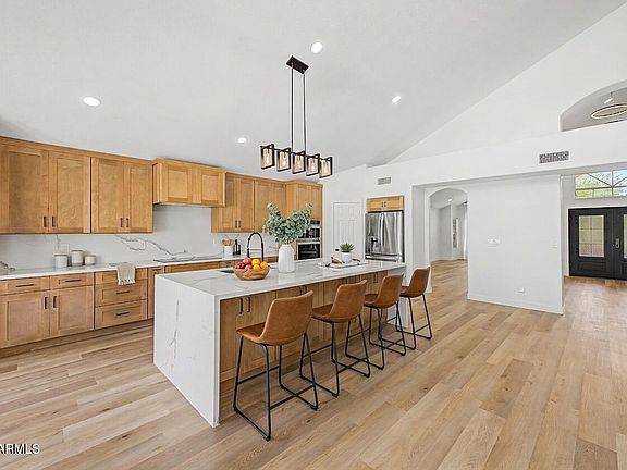 2nd image of 1426 E AMBERWOOD Drive