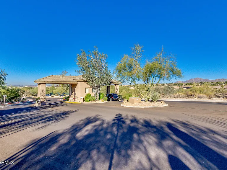 10602 E Blanche Dr — Photo 35