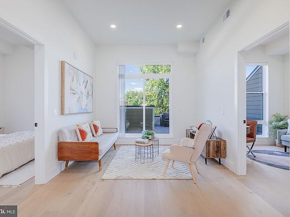 5th image of 901 3rd St NE #302