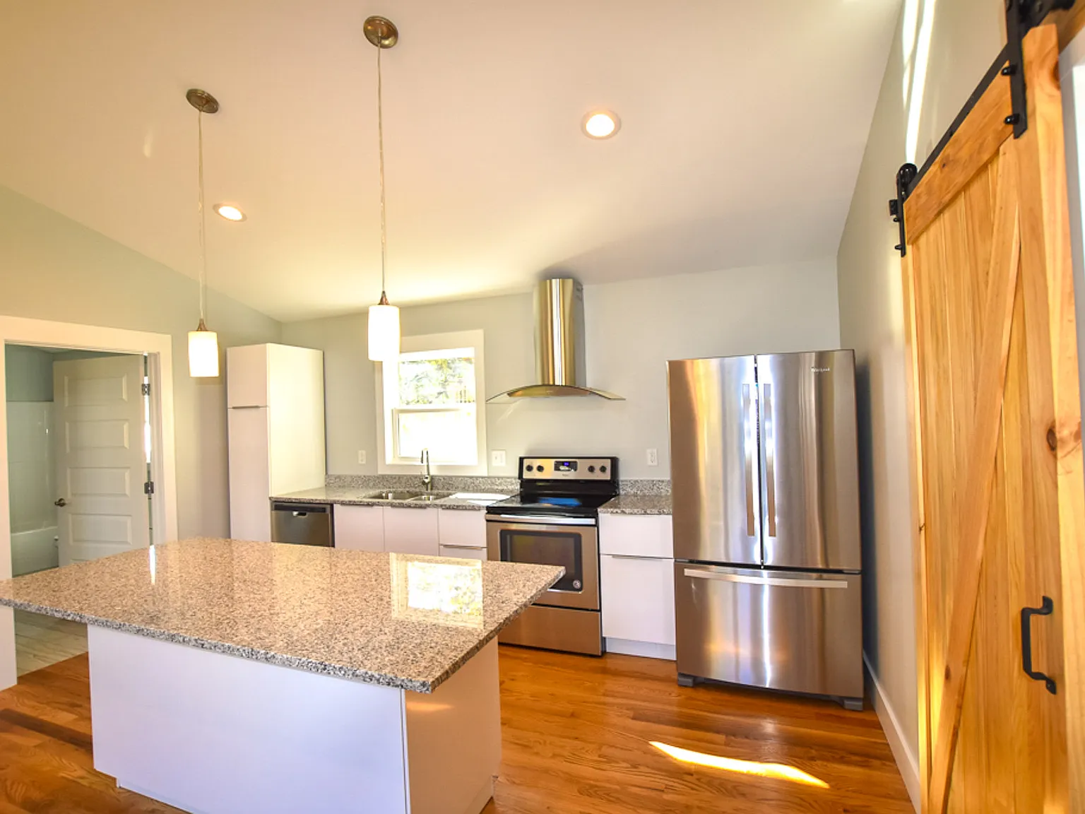 2 bed, 800 sqft, $2,175 — Photo 2