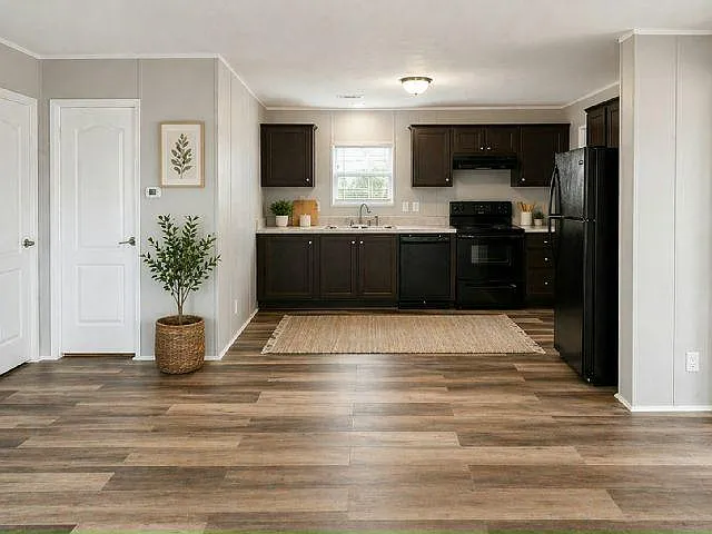 3 bed, 2.0 bath, 1120 sqft, $1,900 — Photo 3