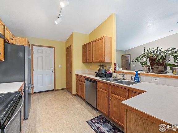 3rd image of 479 Cardinal Ave