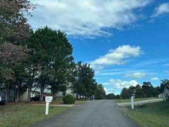 Exterior Neighborhood (street photo)