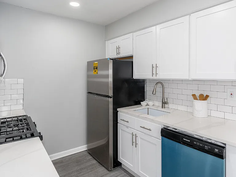 90 Oak St #1 — Photo 2