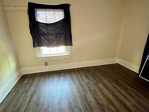 4th image of 1914 23rd St #3