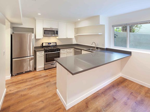 3rd image of 429 Athol Ave