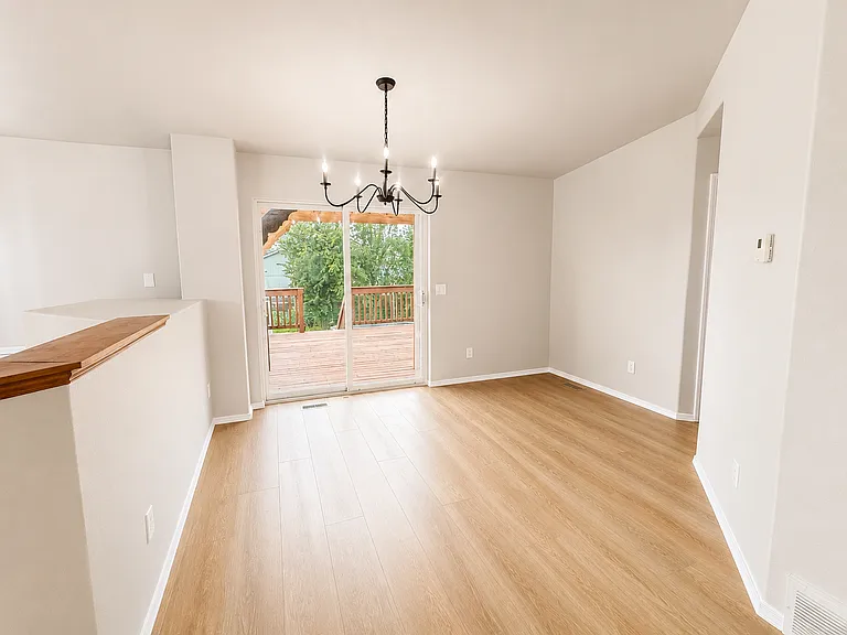 8381 W Oregon St — Photo 5