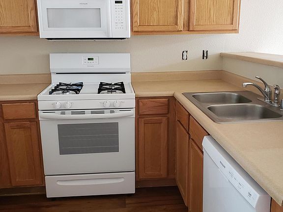4th image of 9808 Pinot Noir Ave SW