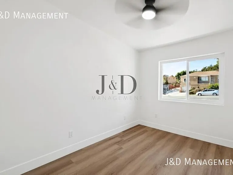 4251 College Ave — Photo 13