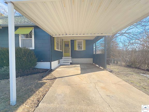 5th image of 1124 Van Buren St
