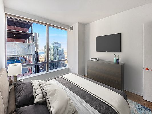 4th image of 1 City Poin APT 32B