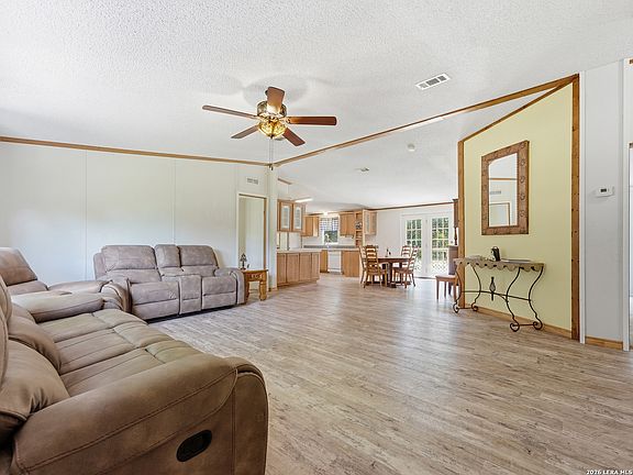 3rd image of 718 OAK DR