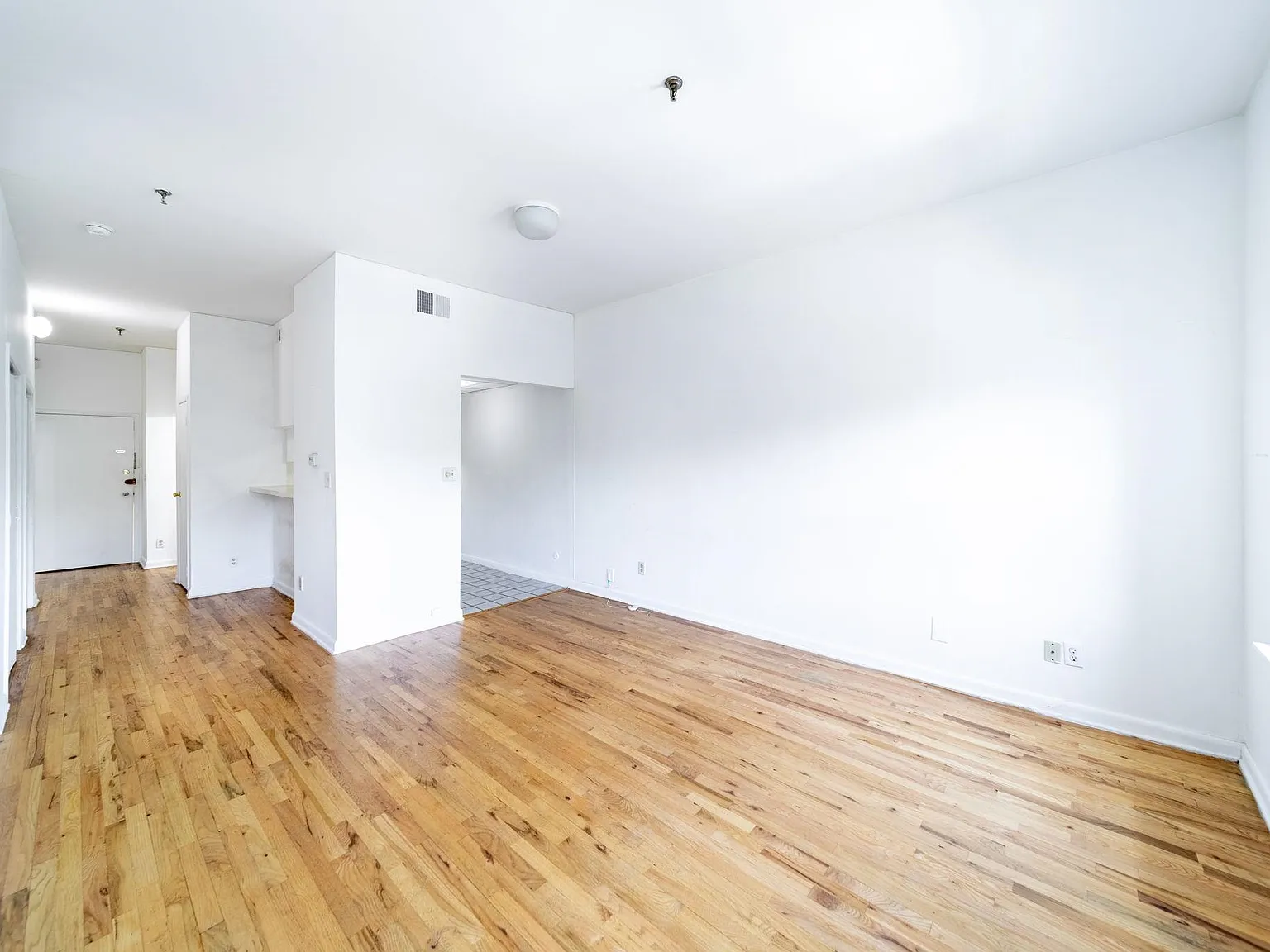 Studio, 1.0 bath, 515 sqft, $2,400 — Photo 2