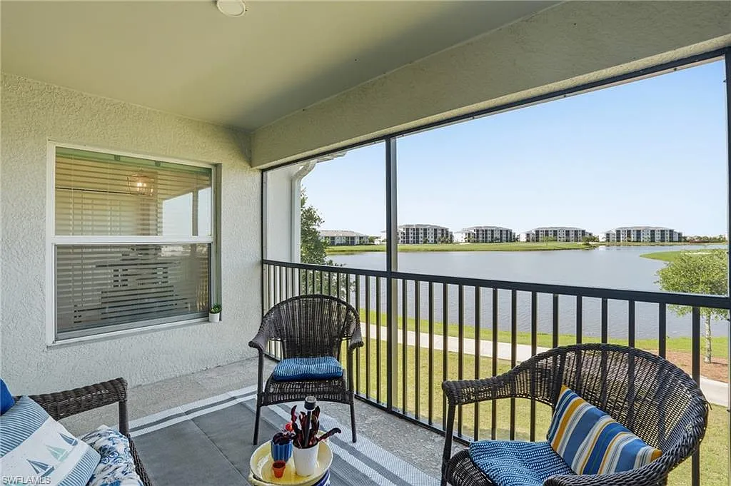 2 bed, 2.0 bath, 1366 sqft, $2,400 — Photo 2