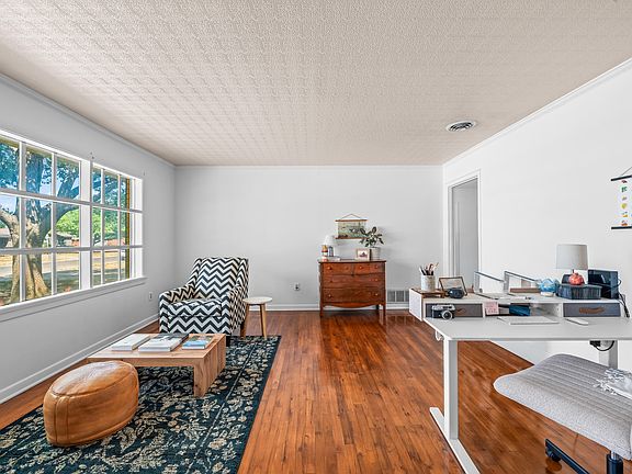 4th image of 3505 38th St
