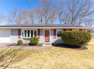 32 Meeting House Ln, Ledyard, CT 06339