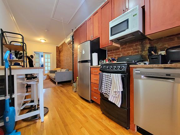 3rd image of 59 1st Ave APT 7