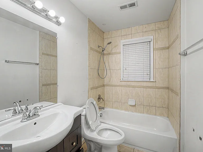 10708 Norman Ave — Photo 7