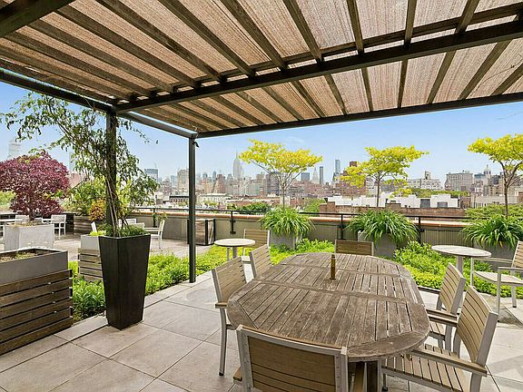 3rd image of 350 Bleecker St APT 3S