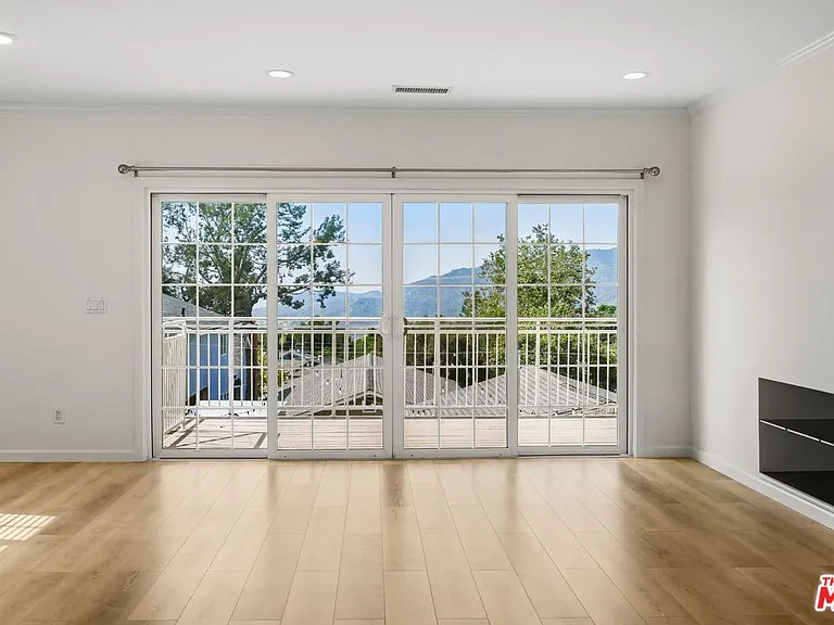 2910 Santa Carlotta St — Photo 13