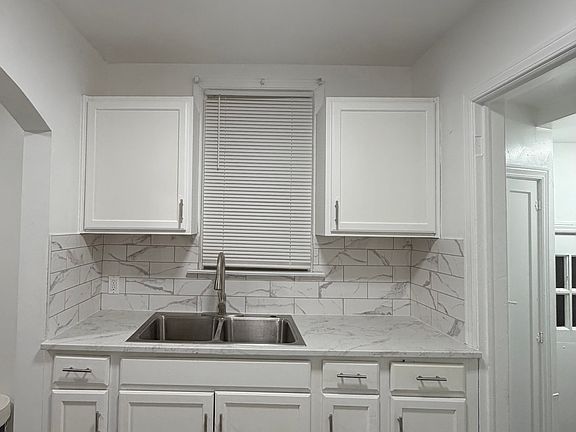 4th image of 10835 Somerset Ave
