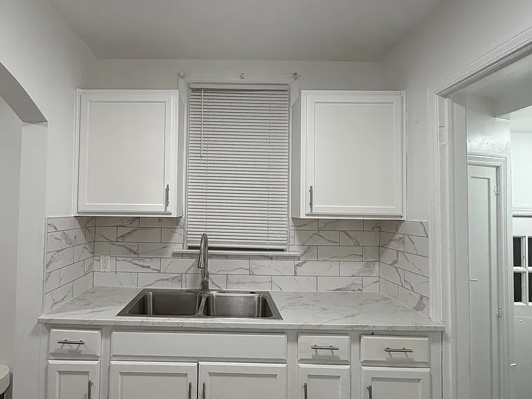 10835 Somerset Ave — Photo 4