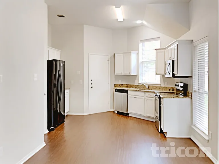 906 Pheasant Dr — Photo 5