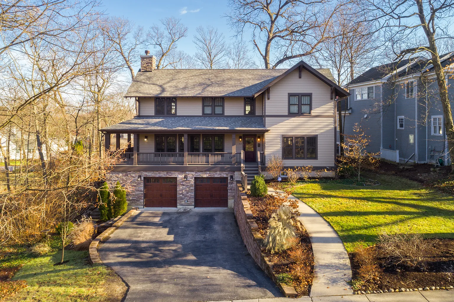 621 Forest Ave photo 1