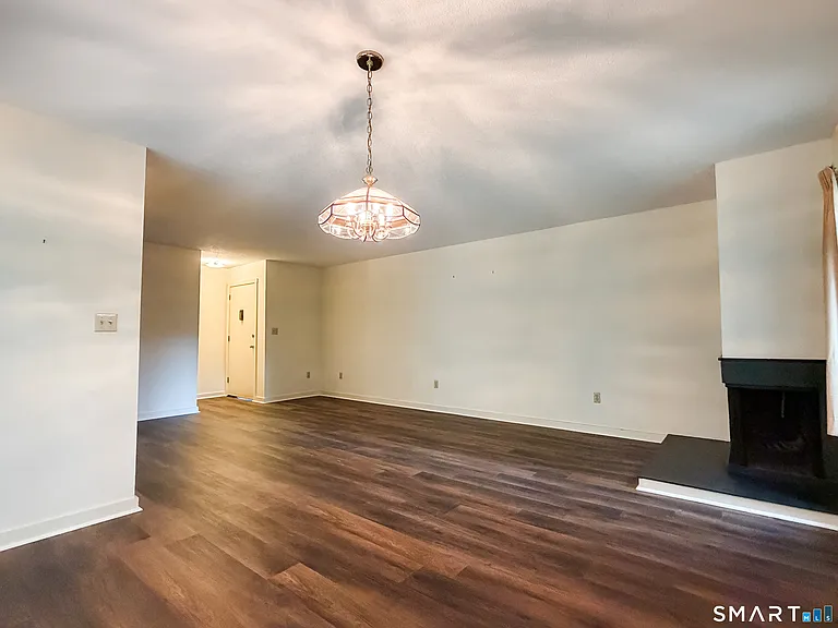 14 Greenbriar Dr #F — Photo 4