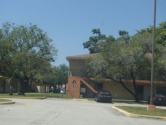 4th image of 4089 Lakeside Dr