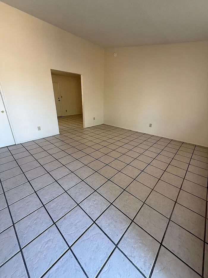 3 bed, 2.0 bath, 1326 sqft, $1,550 — Photo 4