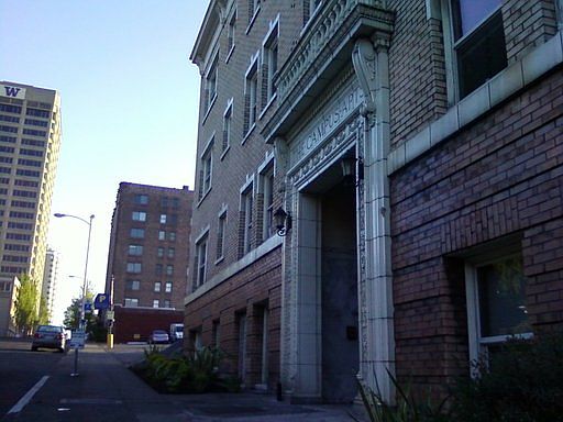 1st image of 4210 Brooklyn Ave NE APT 009