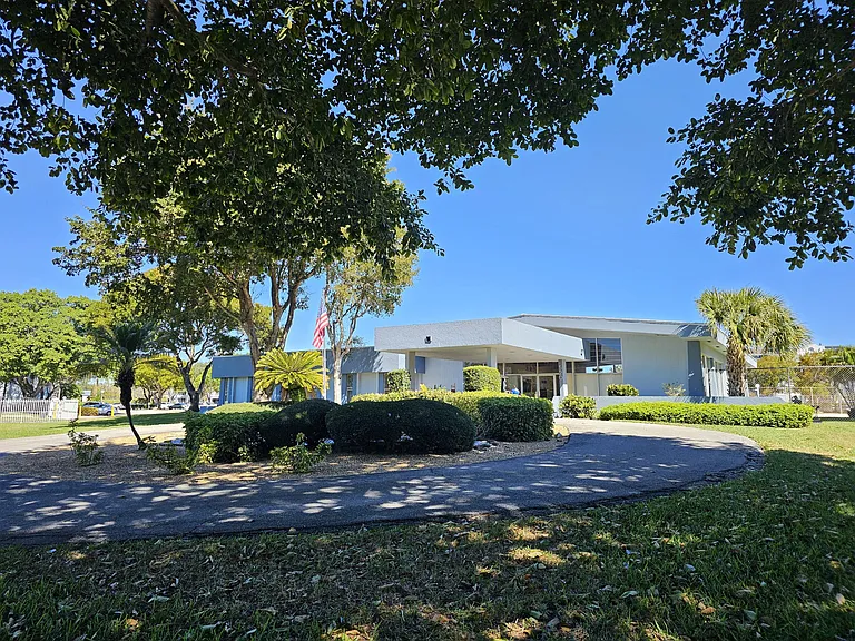 470 Executive Center Dr #2G — Photo 16