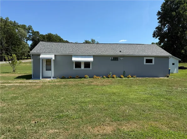 724 Shenango Stop Rd, New Castle, PA 16101